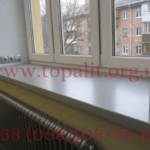 фото: простая установка подоконников Topalit